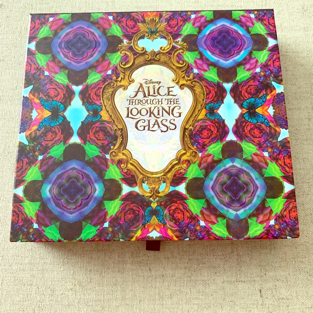 Urban Decay Alice in Wonderland Pallet